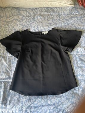 Lark & Ro Black Short Flutter Sleeve Blouse